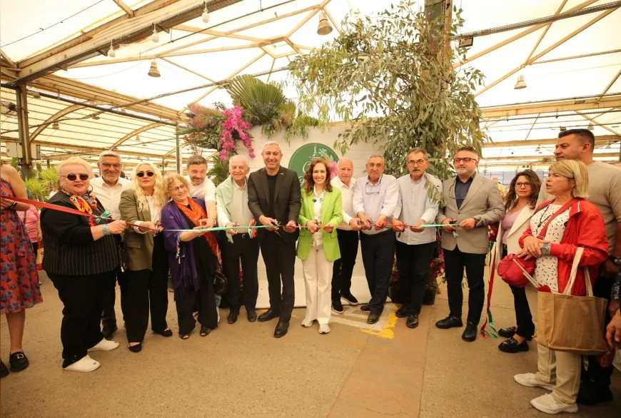 Karşıyaka'da rengarenk festival coşkusu: Çiçekler, konserler ve ödüllerle dolu 22’nci buluşma