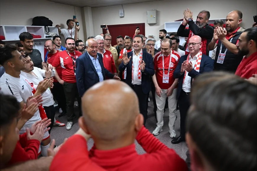 Ahmet Akın Balıkesirspor'un Final Yolculuğuna Tribünden Eşlik Etti