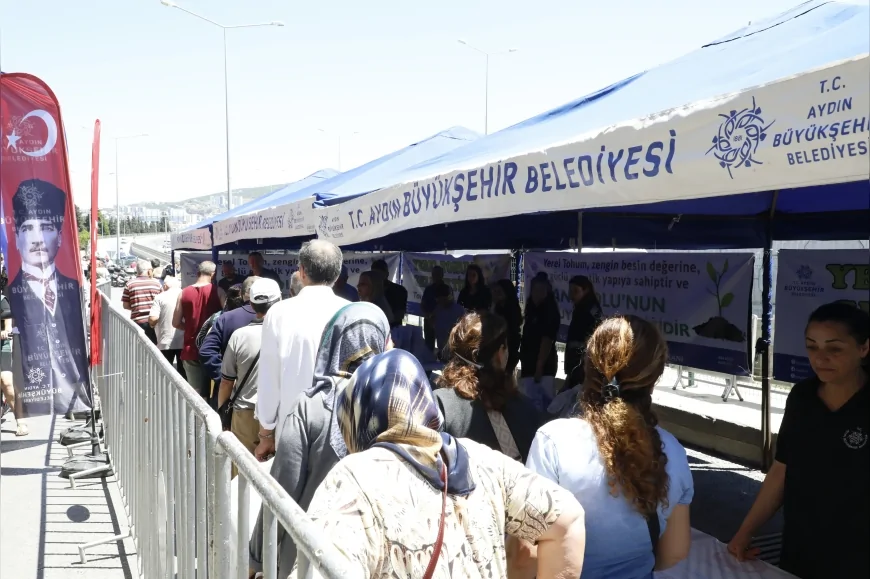 Kuşadası’nda 40 bin fide ücretsiz dağıtıldı: Ata tohumları balkon ve bahçelerde hayat buluyor