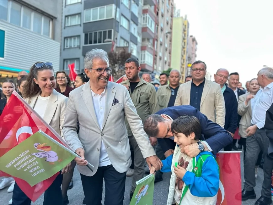 Bandırma Festival Korteji Şehri Renk Cümbüşüne Dönüştürdü
