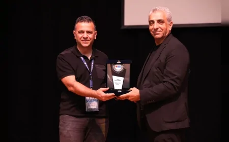 Sanat ve dayanışma aynı sahnede buluştu: 'Uca Dağlar' gösterisi ayakta alkışlandı