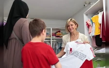 Bayramda yüzlerce çocuk için sevinç kaynağı oldu: Konak Belediyesi'nden ücretsiz kıyafet desteği