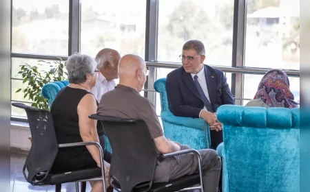 İzmir Büyükşehir Belediye Başkanı Cemil Tugay’dan huzurevi ve hastane ziyareti