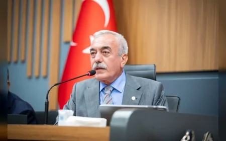 İzmir Büyükşehir Belediyesi'nden AKP İl Başkanına sert çıkış: 'Emekten bahsetmeden önce kendi belediyelerinize bakın'