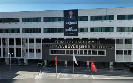 Antalya’da Ferdi Zeyrek unutulmadı: Belediye binasına poster asıldı, mecliste Fatiha okundu