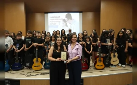 Karabağlar’da sanat rüzgarı esiyor: Yıl sonu sergisi ve müzikli gösterilere yoğun ilgi