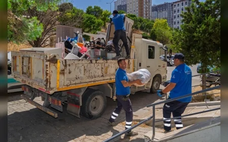 Buca Tüneli inşaatında evi zarar gören aileye İzmir Büyükşehir'den konut desteği