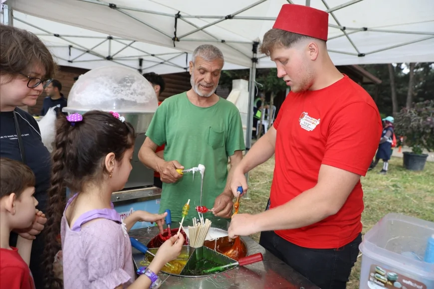 Bursa'da Roman Şenliği renkli görüntülere sahne oldu: Müzik, dans ve coşku bir aradaydı