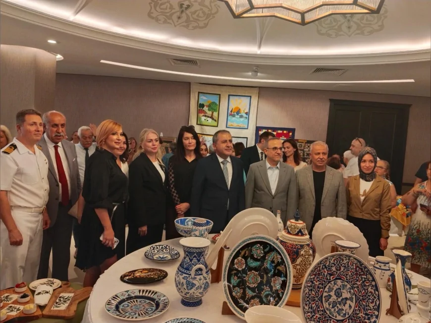 Karşıyaka’da yıl sonu sergisi büyüledi: Halk Eğitim kurslarından 200’e yakın el emeği eser görücüye çıktı