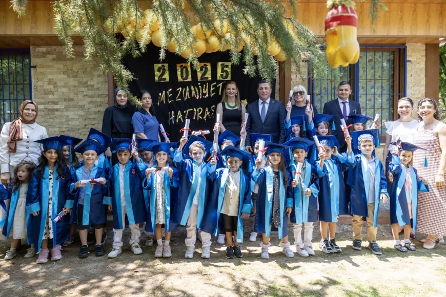 Yunusemre’de Miniklerin Mezuniyet Coşkusu: İlk Diplomalarını Alıp Kep Attılar