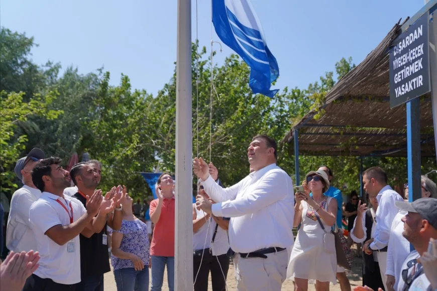 Seferihisar’da Mavi Bayrak Coşkusu: Akkum Plajı’nda Çevre Şenliği Renkli Görüntülere Sahne Oldu