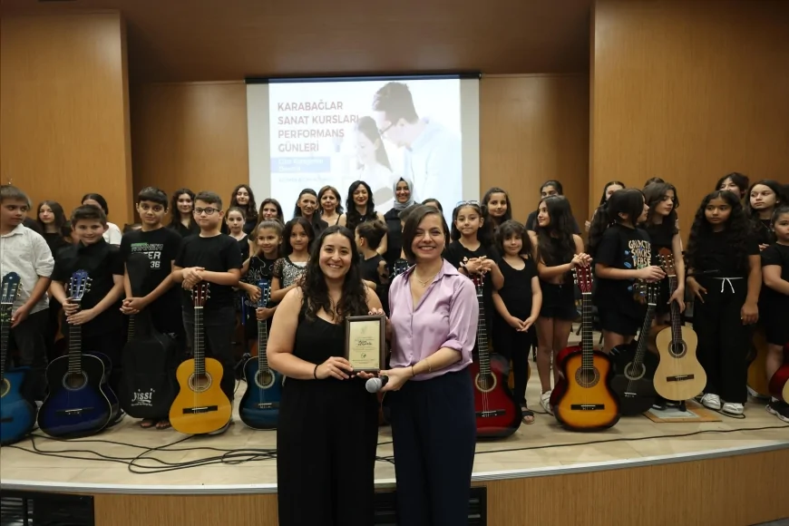 Karabağlar’da sanat rüzgarı esiyor: Yıl sonu sergisi ve müzikli gösterilere yoğun ilgi