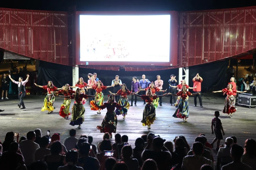 Antalya'da 5 Ülkeden Dansçıların Katıldığı Müzik ve Dans Festivali Renkli Görüntülere Sahne Oldu