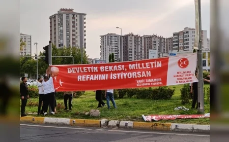 MHP Diyarbakır İl Teşkilatı 1919 Türk Bayrağı Dağıtım Töreni Düzenledi