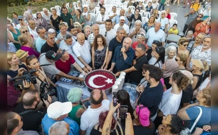 Karşıyaka’da üç bin kişilik aşure ikramı dostluk ve dayanışma mesajlarıyla gerçekleşti