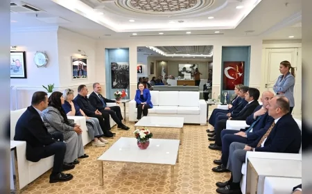 Vahap Seçer'den Antalya Mesajı: “Bu Süreç Hukuki Değil, Siyasi Operasyonlarla Karşı Karşıyayız”