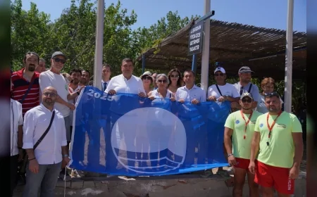Seferihisar'ın "Mavi Bayraklı” plajında çevre şenliği