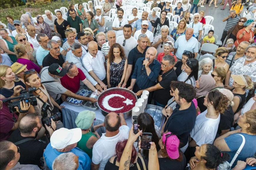 Karşıyaka’da üç bin kişilik aşure ikramı dostluk ve dayanışma mesajlarıyla gerçekleşti