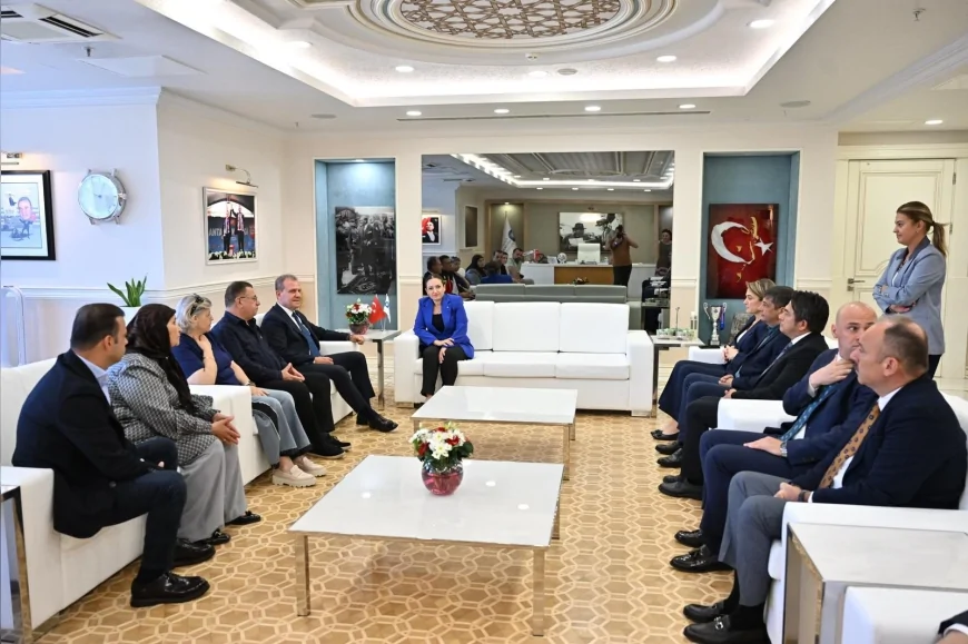 Vahap Seçer'den Antalya Mesajı: “Bu Süreç Hukuki Değil, Siyasi Operasyonlarla Karşı Karşıyayız”