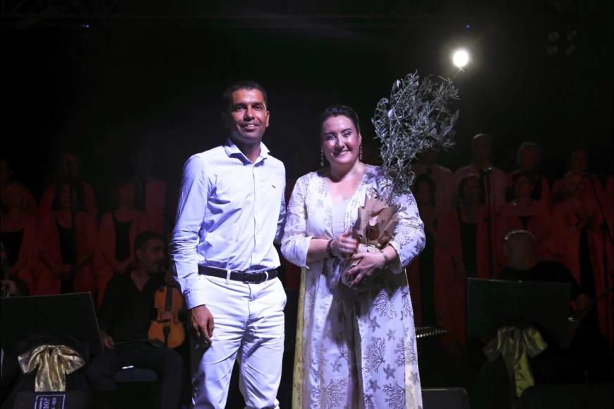 Seferihisar Kaleiçi’nde Türk Sanat Müziği ezgileri yankılandı: Yangın sonrası birlik mesajı