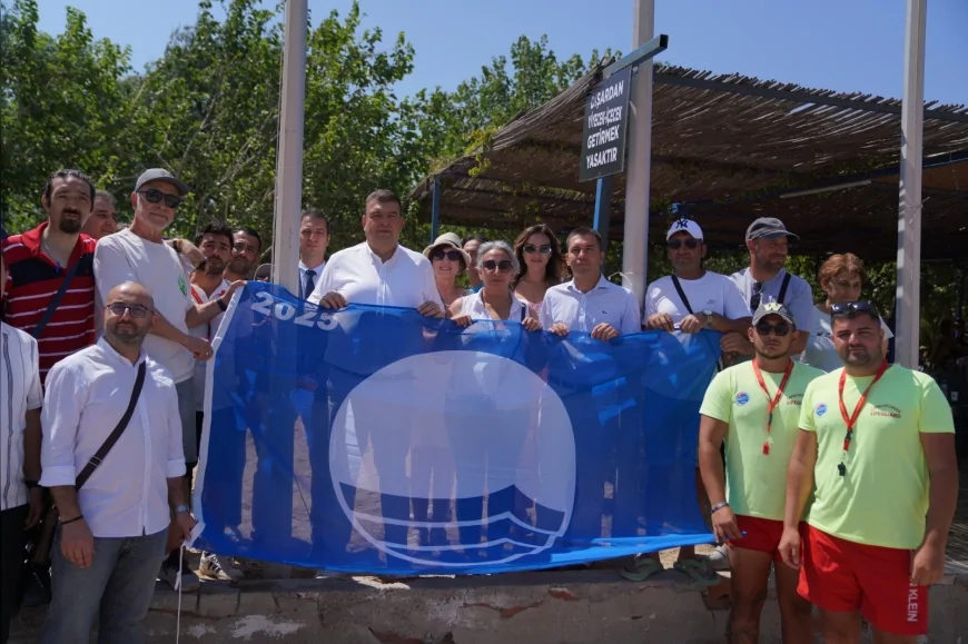 Seferihisar'ın "Mavi Bayraklı” plajında çevre şenliği