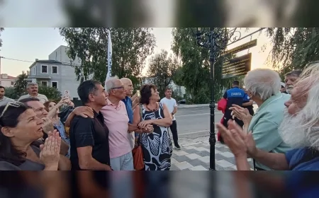 Ataol Behramoğlu'nun adı Foça'da yaşadığı sokağa verildi, onur gecesiyle kutlandı