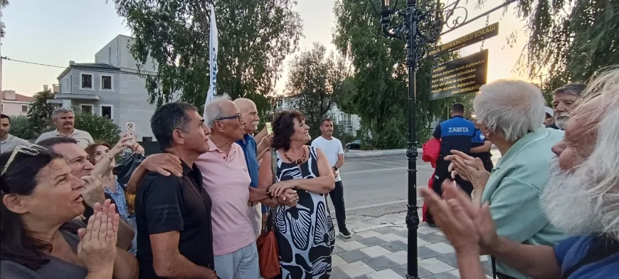 Ataol Behramoğlu'nun adı Foça'da yaşadığı sokağa verildi, onur gecesiyle kutlandı