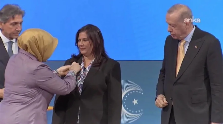 Erdoğan AK Parti’nin 24. yılında iktidar sürecini anlattı, Özlem Çerçioğlu’na rozet taktı