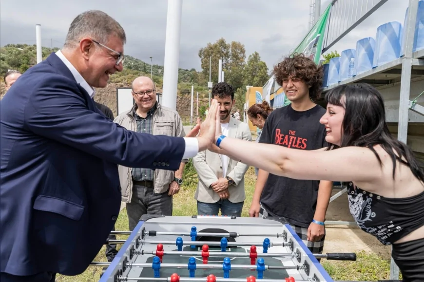 Cemil Tugay: "İzmir gençleriyle güzel, onların umudunu büyütmek için çalışıyoruz"