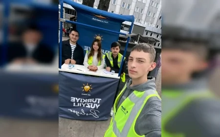 AK Parti Terme İlçe Teşkilatı üye standı açtı, gençlerle buluştu