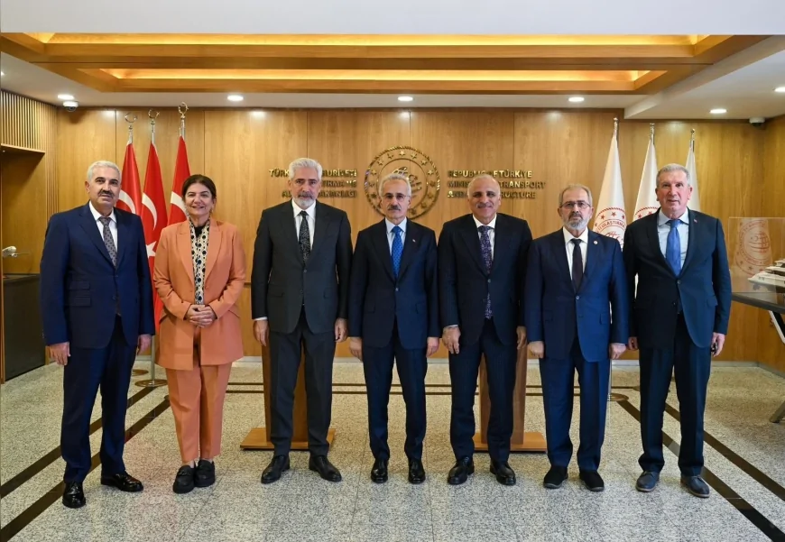 Diyarbakır Valisi Murat Zorluoğlu: "Ulaşım yatırımlarını ve yeni projeleri Bakan Uraloğlu ile görüştük"