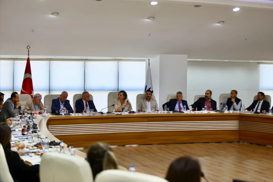 Karabağlar’da Bir İlk: “Atık Yönetimi ve Kaçak Döküm Sorunları Koordinasyon Toplantısı” Sürdürülebilir Çözümler İçin Başladı