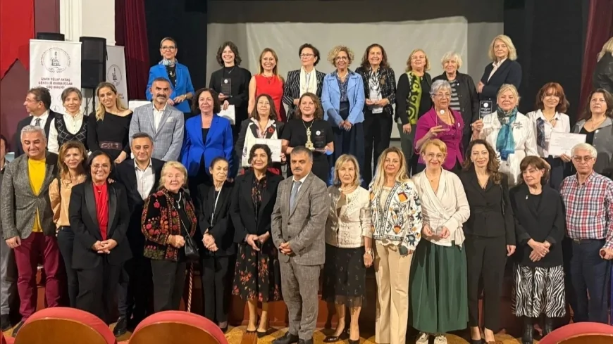 Tülay Aktaş Gönüllü Kuruluşlar Güçbirliği 2025 Karşılıksız Hizmet Ödülleri İzmir’de Sahiplerini Buldu