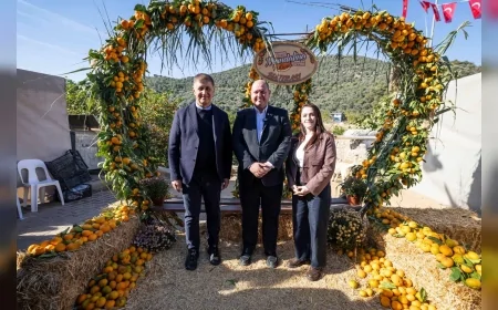 İzmir Büyükşehir Belediye Başkanı Cemil Tugay Gümüldür Özdere Mandalina Festivali’nde üreticiye destek mesajı verdi