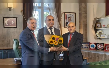 İzmir İl Sağlık Müdürü Doç. Dr. Ayhan Kul Medya Mensuplarıyla Buluşmasında Sağlık Yatırımlarına İlişkin Önemli Açıklamalar Yaptı