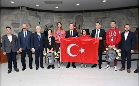 Balıkesir Büyükşehir Belediye Başkanı Ahmet Akın Milli Sporcuları Ağırlayarak Uluslararası Başarıları İçin “Ağladım, Gerçekten Ağladım” Dedi