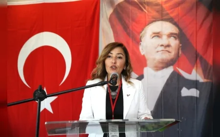 Karşıyaka’da bir araya gelen İzmir Kent Konseyleri Birliği yerel demokrasiyi güçlendirecek ortak projeler için dayanışma mesajı verdi