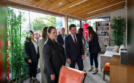 Bayraklı Belediyesi Bahar Evi’ni Manavkuyu’da Hizmete Açtı: Yaş Almış Bireyler İçin Güvenli ve Samimi Sosyal Yaşam Alanı Sunuluyor