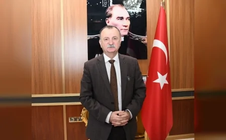 Yunusemre Belediye Başkanı Semih Balaban: “Öğretmenliğin geleceğe ışık tutan kutsal bir görev olduğunu en iyi bilenlerdenim”