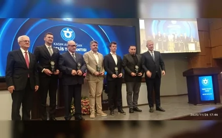 Başkan Mahmut Özgener, Kasım ayının İzmir açısından yoğun etkinliklerle geçtiğini belirtti.