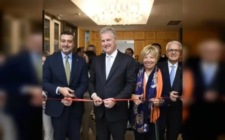 İzmir Ticaret Odası’nda Açılan “İletişim Yüzyılında Kentlerin Hikâyesi” Sergisi Kentin 1930–1985 Arası Görsel Hafızasını Günümüze Taşıyor