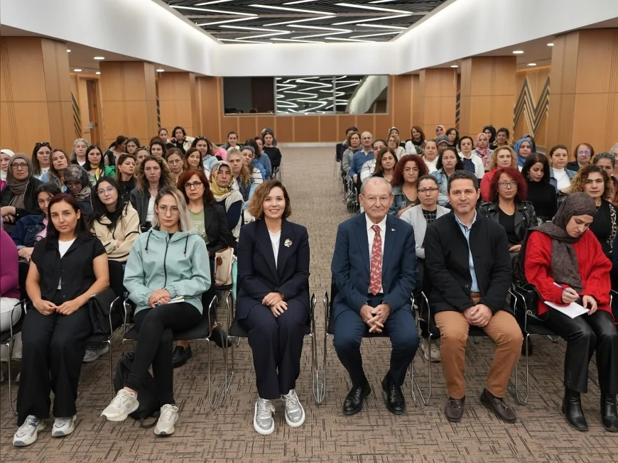 Denizli Büyükşehir Belediyesi’nden Kadın Girişimcilere Destek: “Telefonla Ürün Fotoğrafçılığı” Eğitimi Yoğun İlgi Gördü