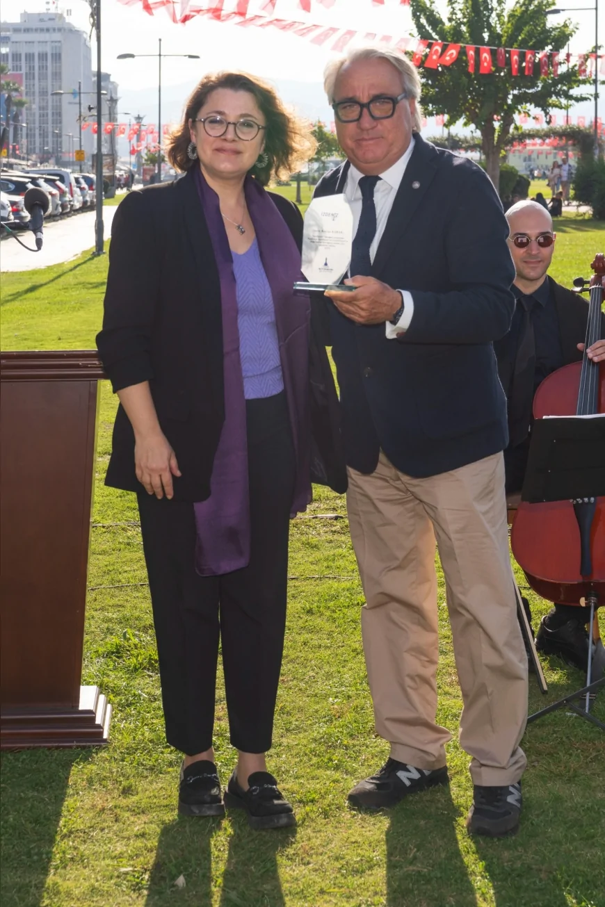 Gazeteci Korcan Karar’ın “Anıtkabir” Sergisi İzmir’de Açıldı: Atatürk’ün Işığında Sanatla Anma