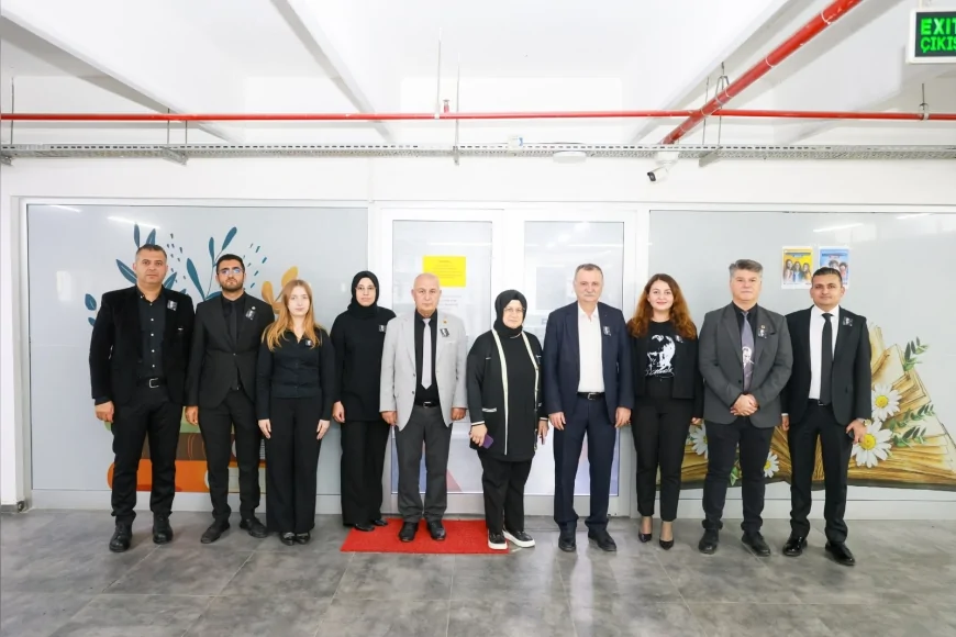 Belediye Başkanı Balaban, siyasal ve millî tarihimizin temel taşlarından biri olan Nutuk’u öğrencilere armağan etti.