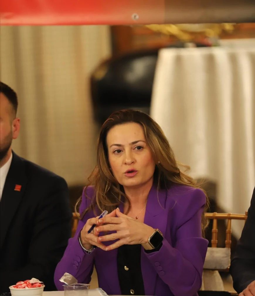 CHP Manisa İl Başkanı İlksen Özalper, son günlerde yaşanan zehirlenme vakalarına ilişkin açıklama yaptı.