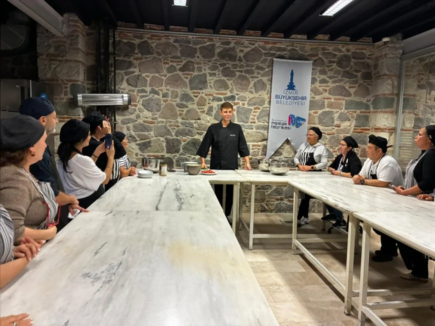 Şef Rıfat Yurttaş İzmir Meslek Fabrikası’nda İşitme Engelli Kursiyerlerle Ege Mutfağının İnceliklerini Paylaşt