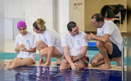 İzmir’de hidroterapi havuzunda düzenlenen uygulamalarla engelliler suyun iyileştirici etkisini deneyimledi