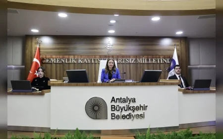 Antalya Büyükşehir Belediye Başkan Vekili Büşra Özdemir Deprem ve Yoğun Yağışların Ardından Meclis Açılışında “Geçmiş Olsun” Mesajı Verdi