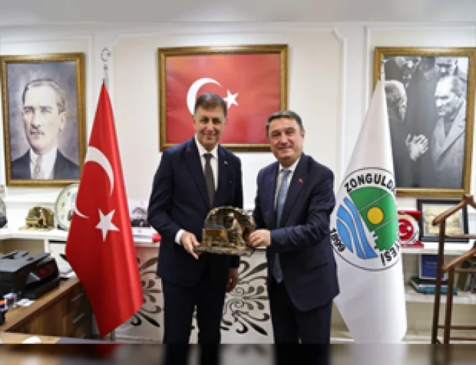 Zonguldak’taki Sağlık Panelinde Cemil Tugay: “Koruyucu hekimlik ve çevre sağlığı için yerel yönetimlere daha fazla yetki verilmeli”