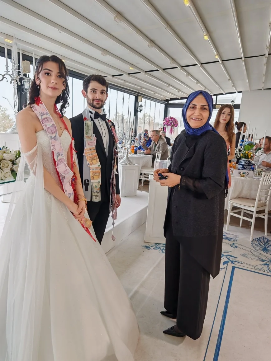 Hekimsen Genel Başkanı Uzm Dr Adil Kurbanın Kızı Zeynep Ezgi Kurbanın Düğün Töreni Geniş Katılımla Gerçekleşti